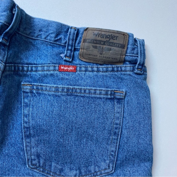 Wrangler Relaxed Fit Jeans Mens Size 36x29 Medium Wash - Picture 2 of 9